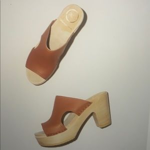 No. 6 Store Alexis  clog on platform in Caramel.
